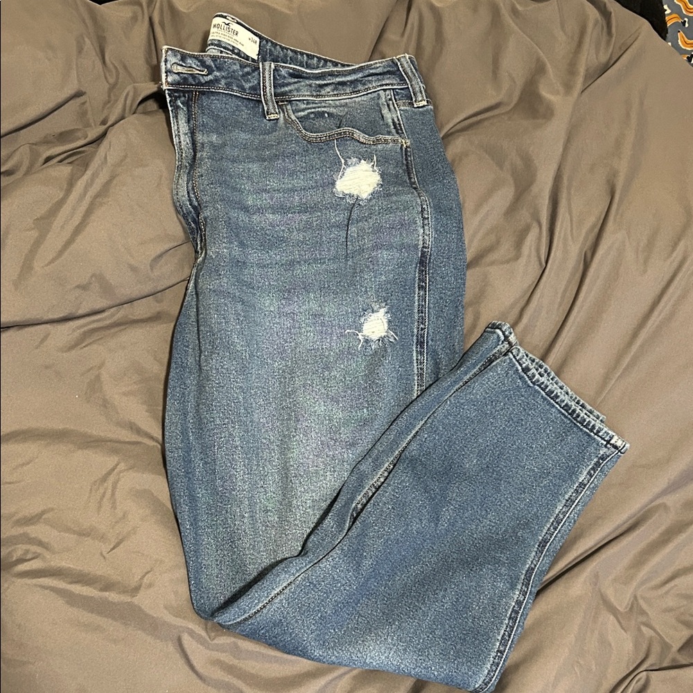 Hollister Curvy Ultra High-Rise Mom Jeans - Blue